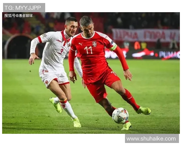 被人嫌弃高大的足球明星如何在赛场上逆风翻盘赢得尊重与荣耀